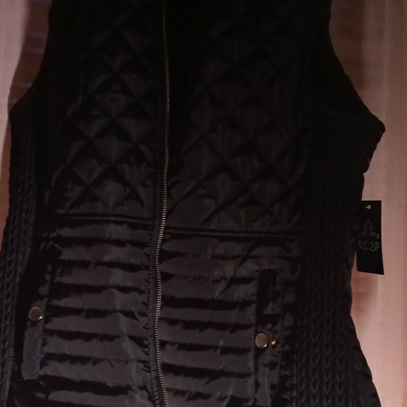 Black Quilted Vest with Hood - Picture 4 of 6